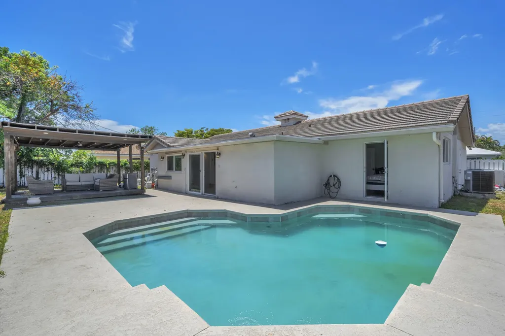 2298 NE 2nd Avenue Boca Raton FL 33431
