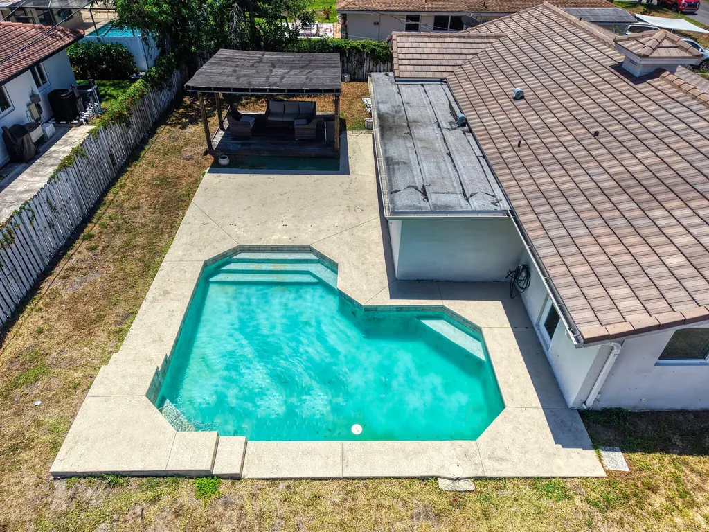 2298 NE 2nd Avenue Boca Raton FL 33431