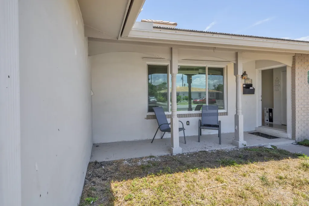 2298 NE 2nd Avenue Boca Raton FL 33431