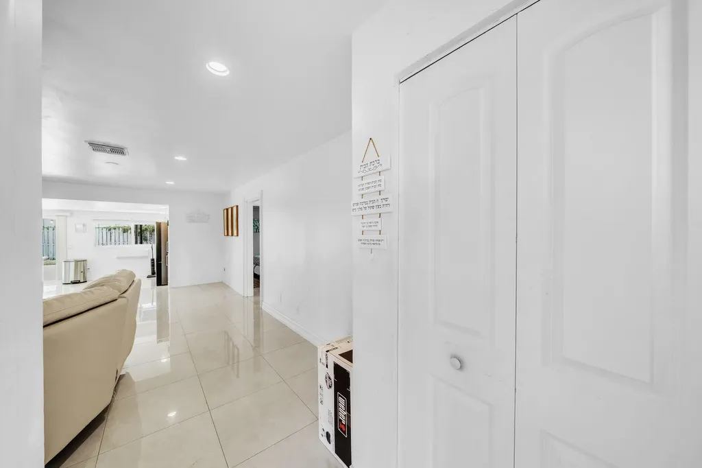 2298 NE 2nd Avenue Boca Raton FL 33431