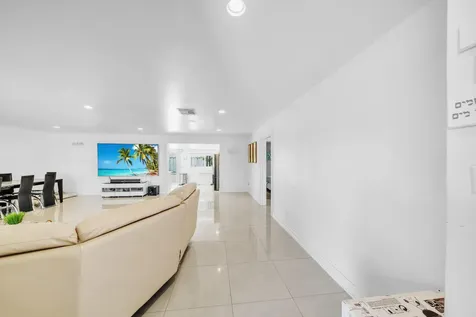 2298 NE 2nd Avenue Boca Raton FL 33431
