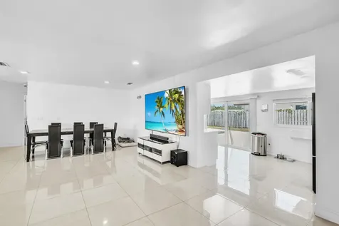 2298 NE 2nd Avenue Boca Raton FL 33431