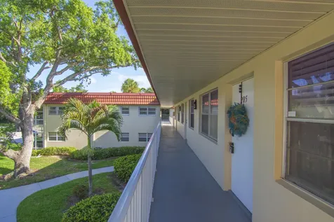 17 Vista Palm Lane Vero Beach FL 32962