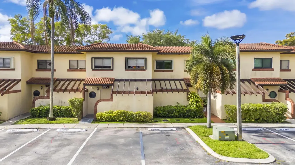 8858 NW 48th Street Sunrise FL 33351