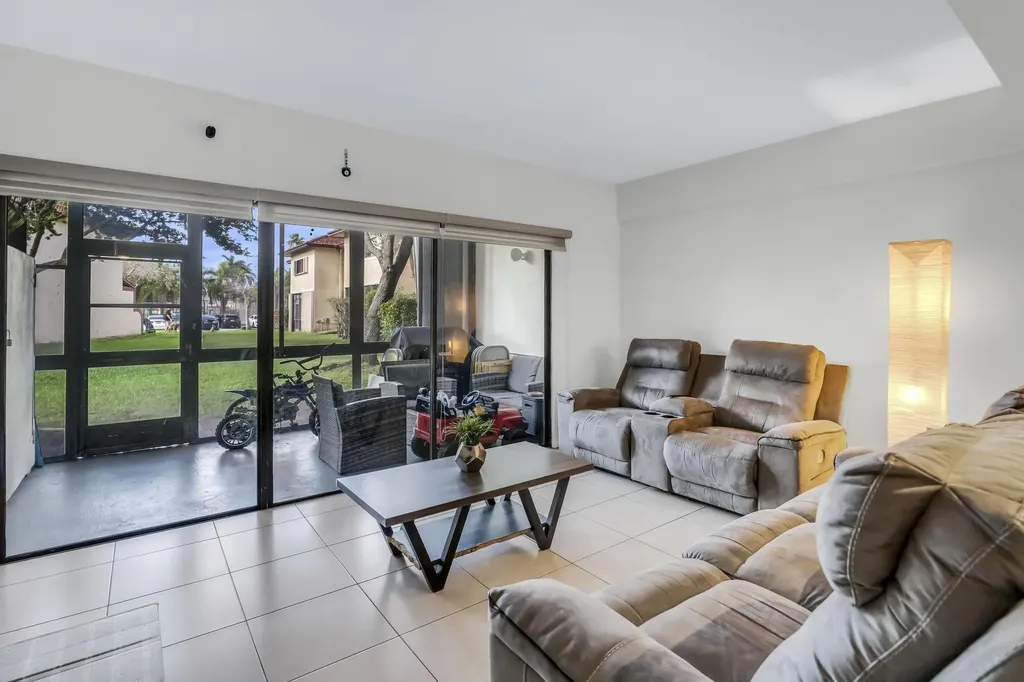 8858 NW 48th Street Sunrise FL 33351