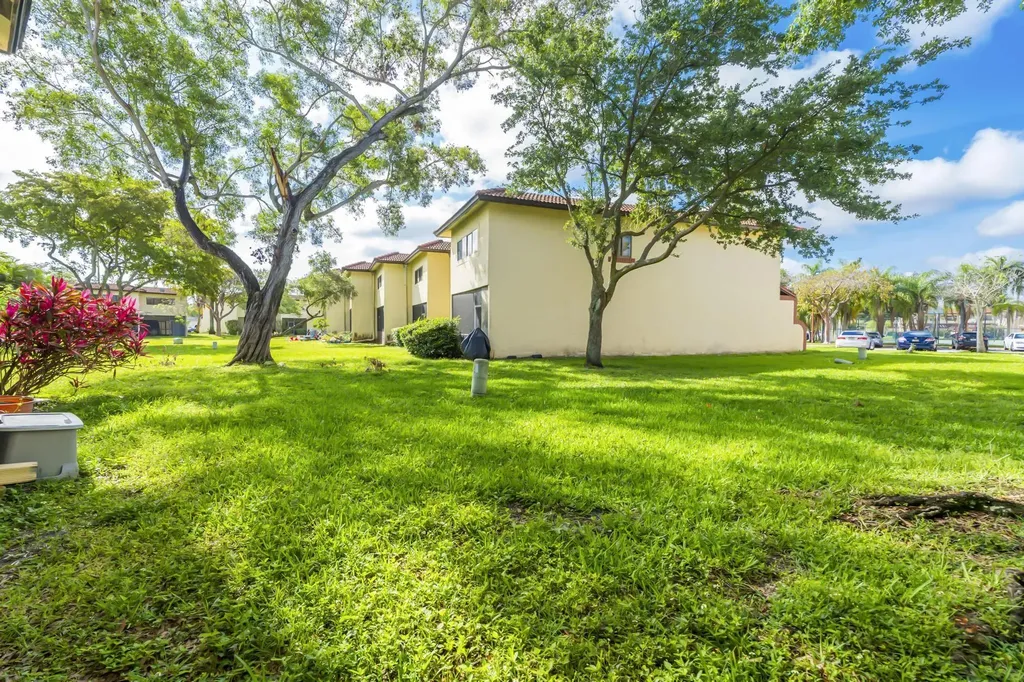 8858 NW 48th Street Sunrise FL 33351