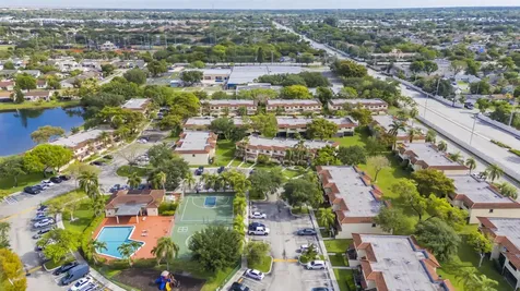 8858 NW 48th Street Sunrise FL 33351