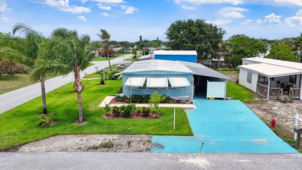 7102 SE Bluebird Circle Hobe Sound FL 33455