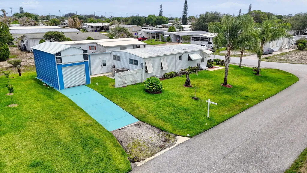 7102 SE Bluebird Circle Hobe Sound FL 33455