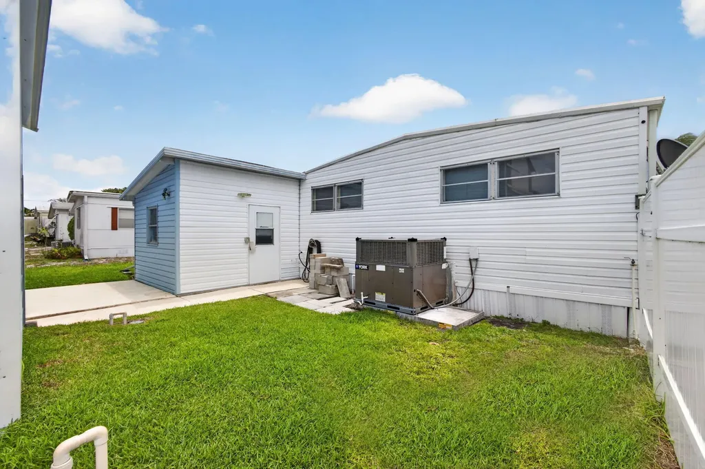 7102 SE Bluebird Circle Hobe Sound FL 33455
