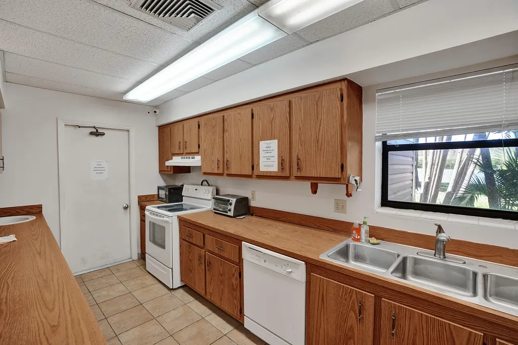 4550 NW 18th Avenue Deerfield Beach FL 33064
