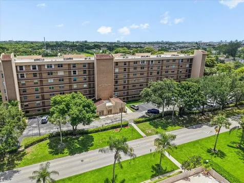 4550 NW 18th Avenue Deerfield Beach FL 33064