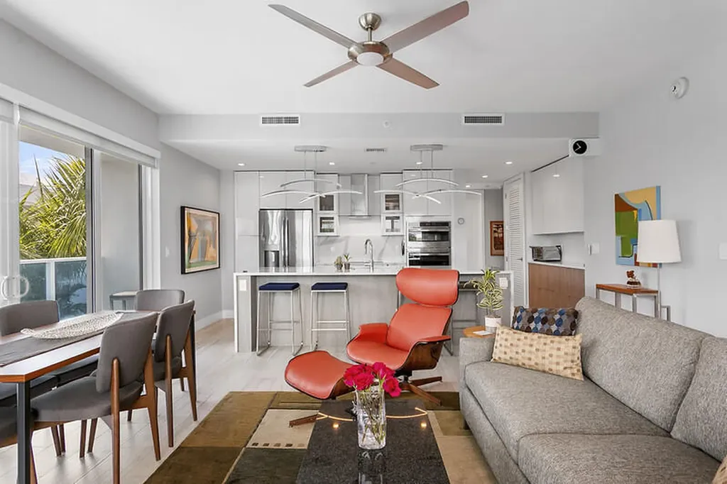 1 S Palmway Lake Worth Beach FL 33460