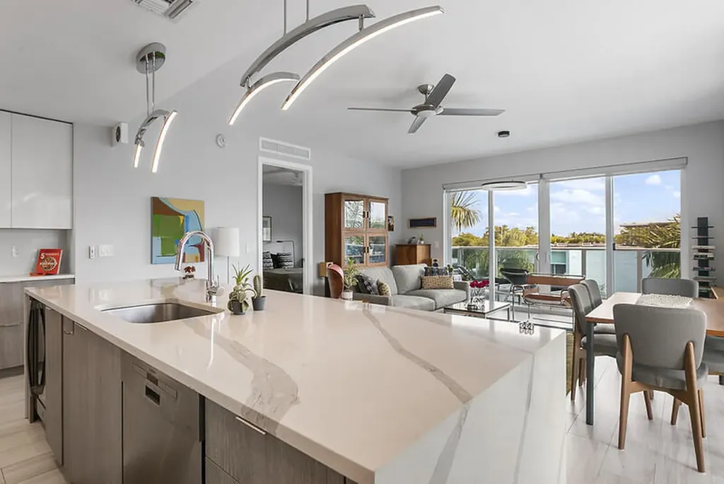 1 S Palmway Lake Worth Beach FL 33460