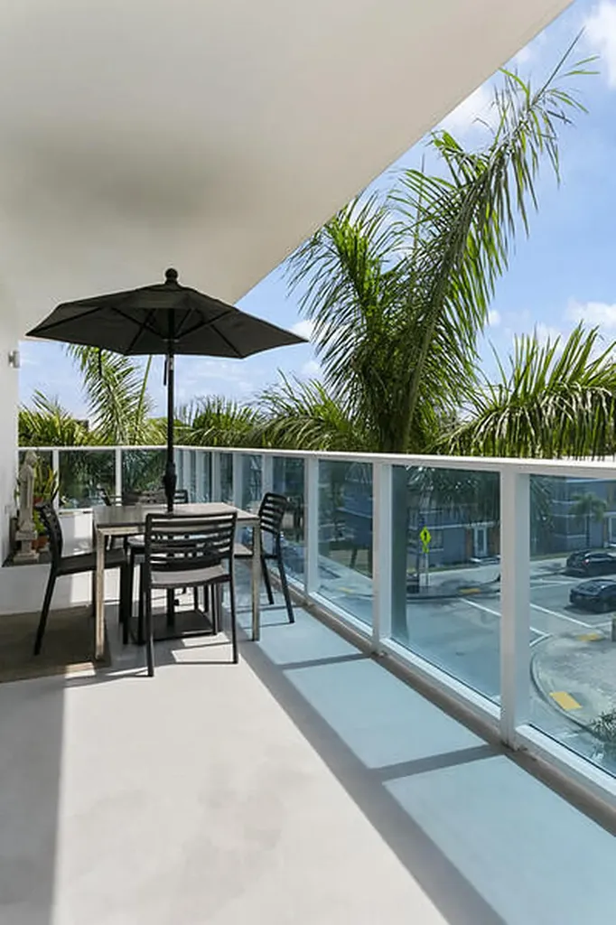 1 S Palmway Lake Worth Beach FL 33460