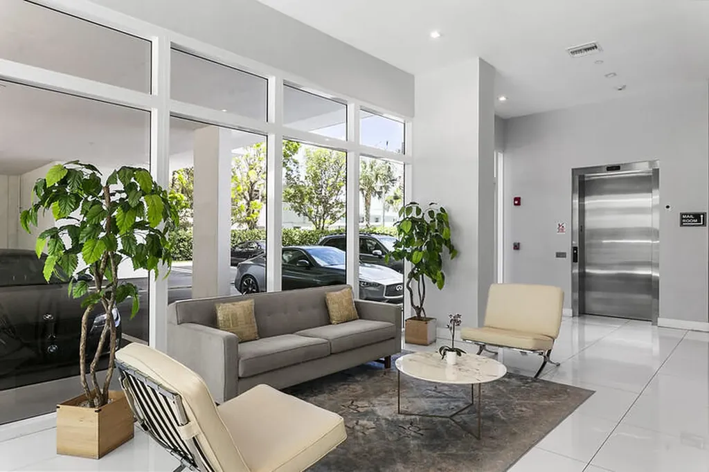 1 S Palmway Lake Worth Beach FL 33460