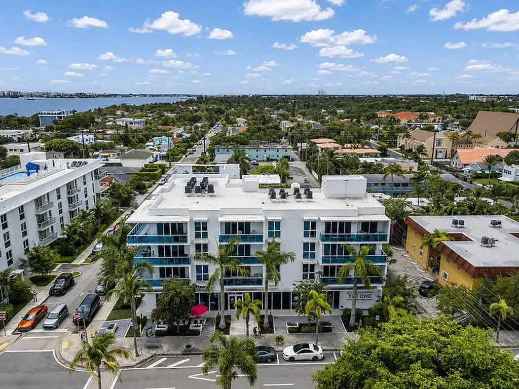 1 S Palmway Lake Worth Beach FL 33460