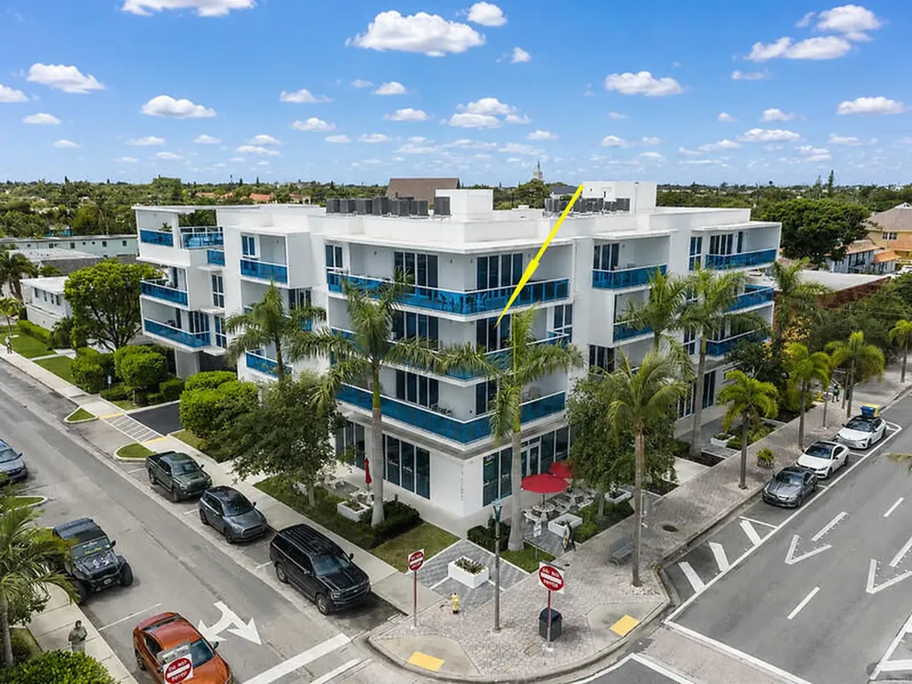 1 S Palmway Lake Worth Beach FL 33460