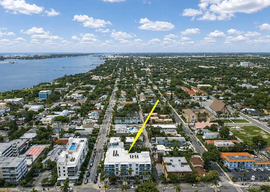 1 S Palmway Lake Worth Beach FL 33460