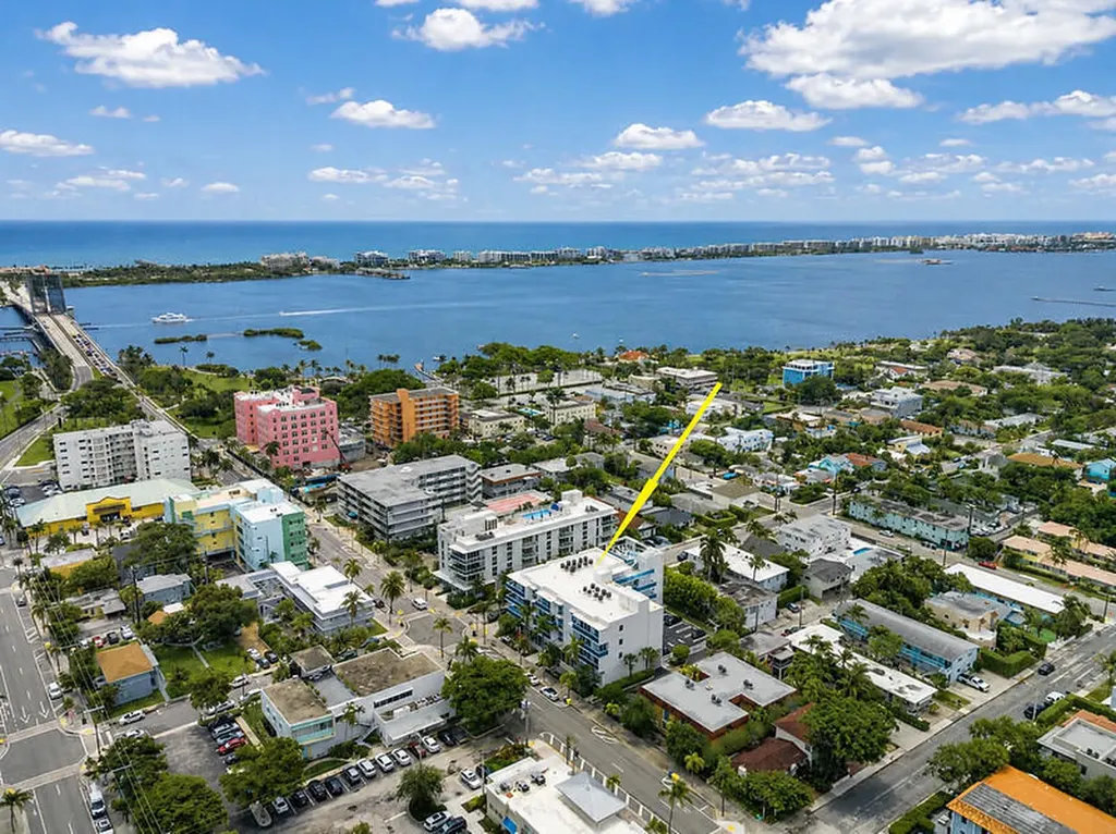 1 S Palmway Lake Worth Beach FL 33460