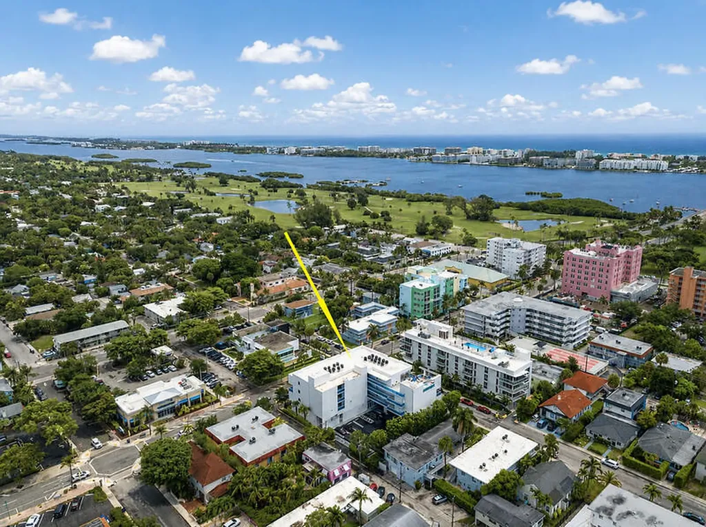 1 S Palmway Lake Worth Beach FL 33460