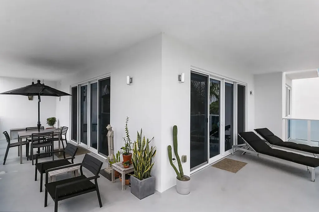 1 S Palmway Lake Worth Beach FL 33460