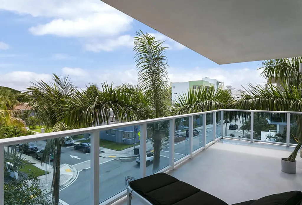 1 S Palmway Lake Worth Beach FL 33460