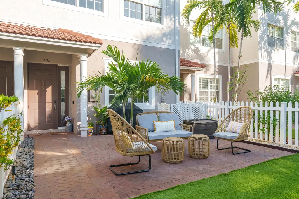 108 Ocean Cay Way Hypoluxo FL 33462