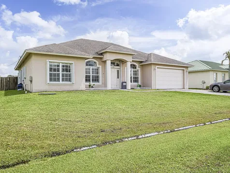581 SW Grove Avenue Port St Lucie FL 34983