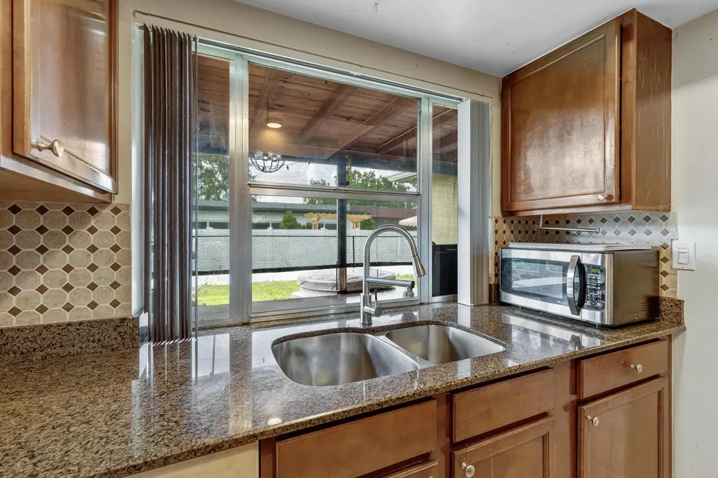 2707 NW 53rd Street Fort Lauderdale FL 33309
