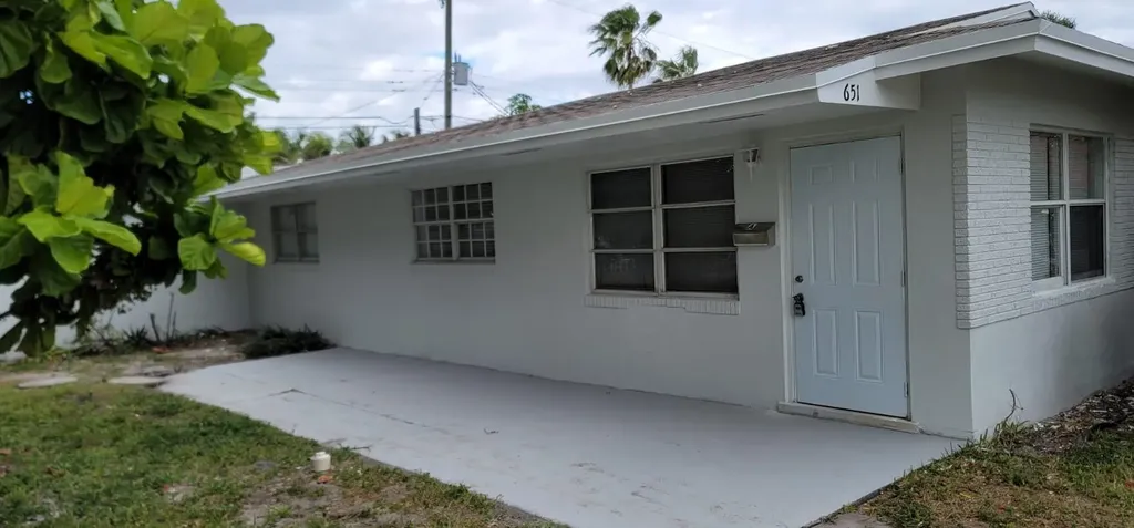 651 NE 46 Th Oakland Park FL 33334