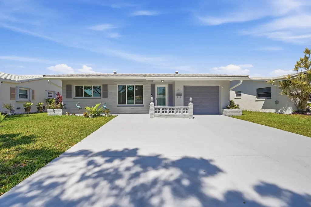 5711 NW 84th Terrace Tamarac FL 33321