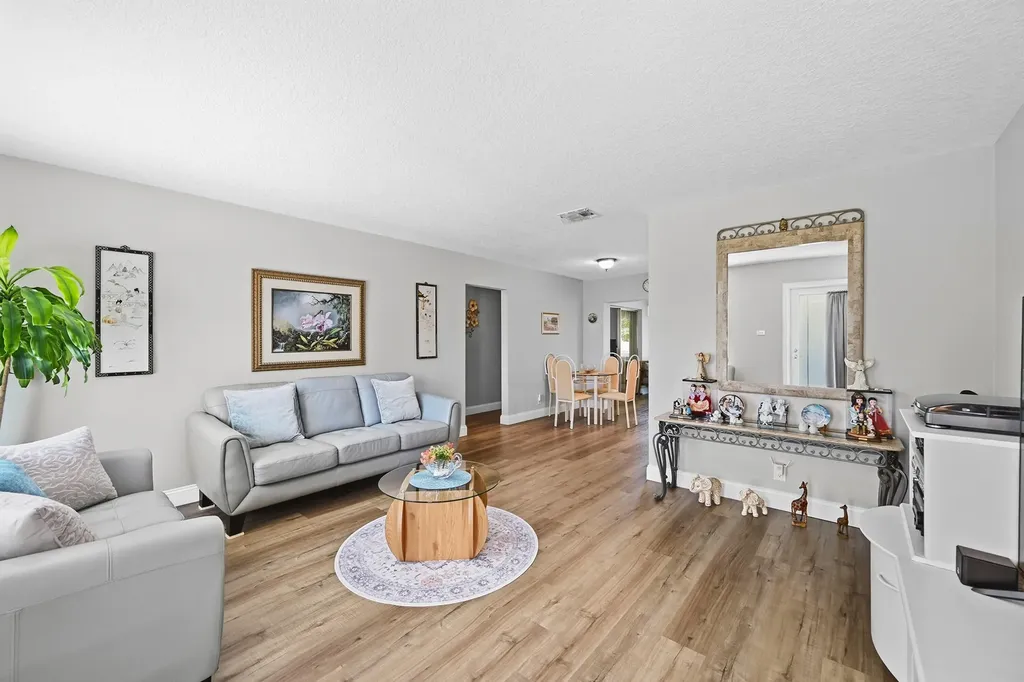 5711 NW 84th Terrace Tamarac FL 33321