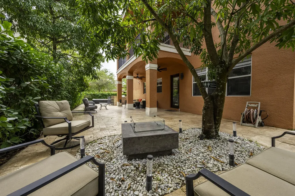 658 Cresta Circle West Palm Beach FL 33413