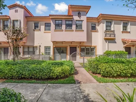 4712 Grand Cypress Circle N Coconut Creek FL 33073