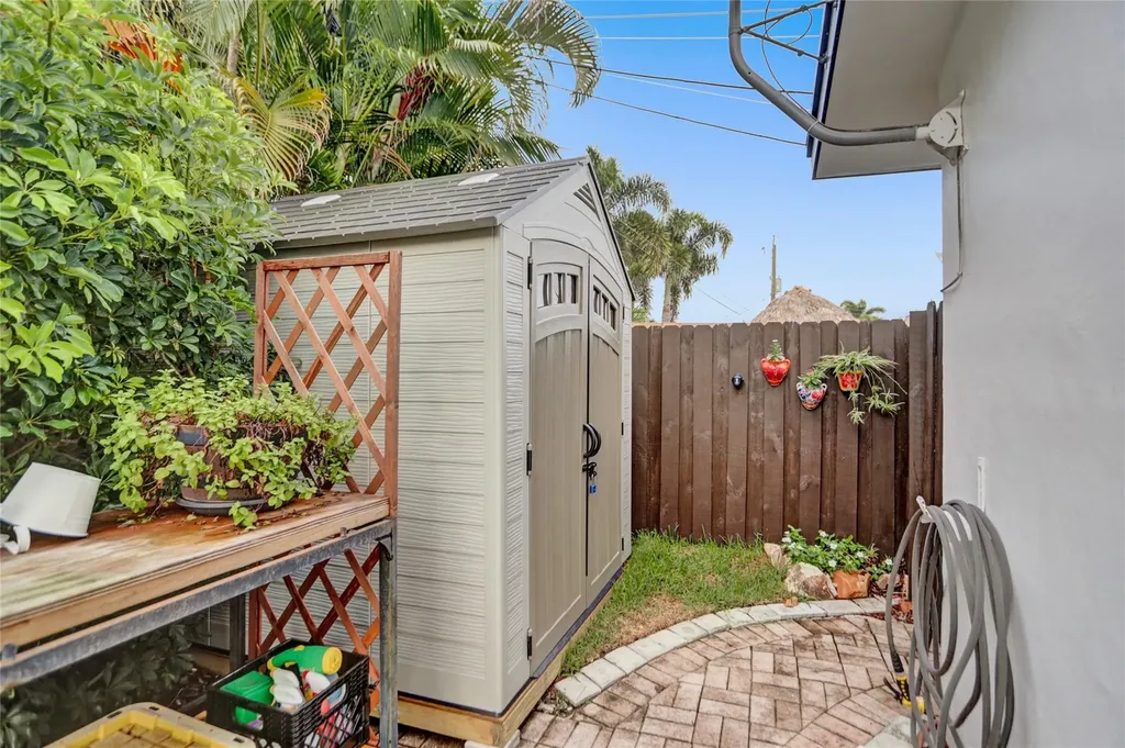 2051 NE 59th Court Fort Lauderdale FL 33308