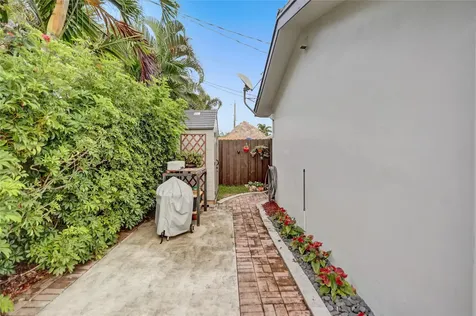 2051 NE 59th Court Fort Lauderdale FL 33308