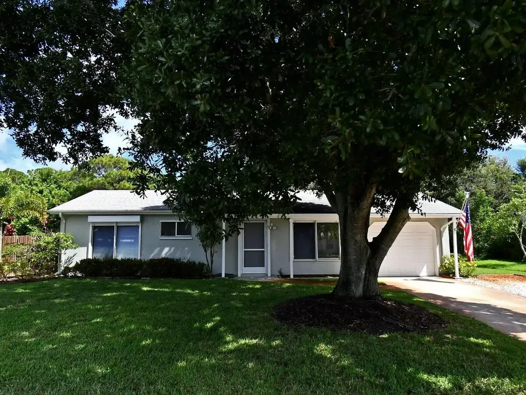 1719 SE Lullaby Terrace Port St Lucie FL 34952