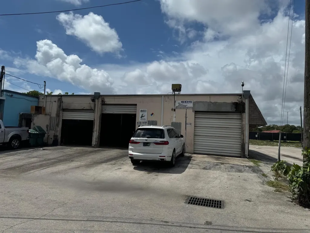 2355 NW 30th Street Oakland Park FL