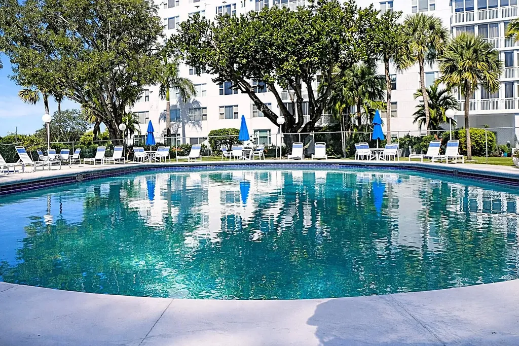 3800 Hillcrest Drive Hollywood FL 33021