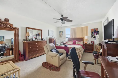 3800 Hillcrest Drive Hollywood FL 33021
