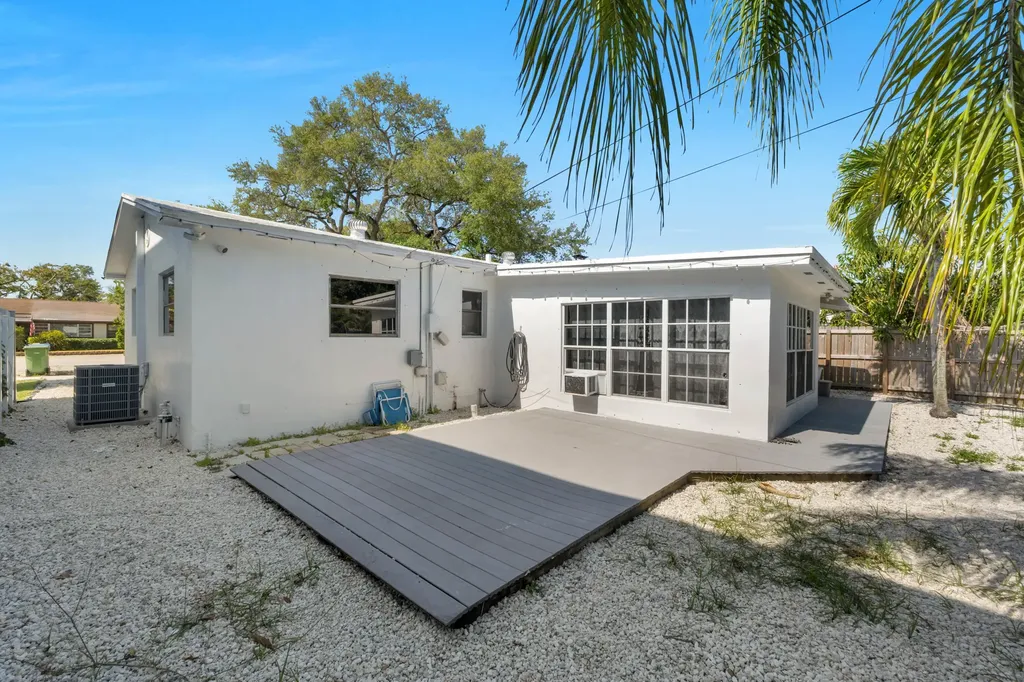 413 SW 11th Street Fort Lauderdale FL 33315