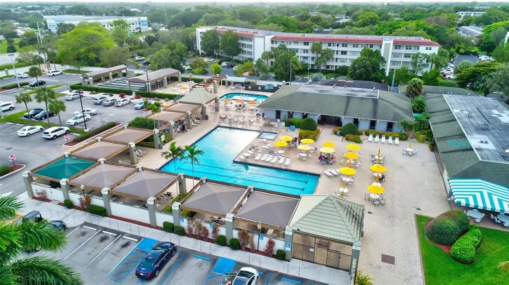 2404 Antigua Coconut Creek FL 33066