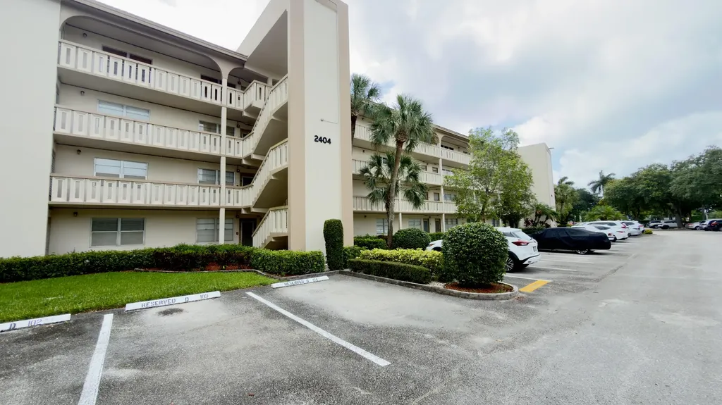 2404 Antigua Coconut Creek FL 33066