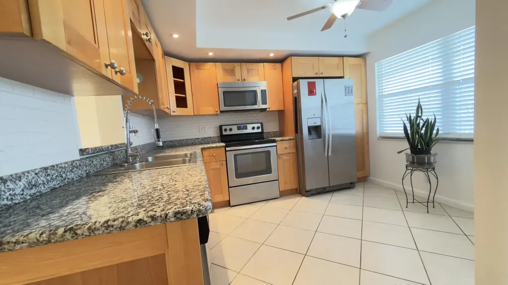 2404 Antigua Coconut Creek FL 33066
