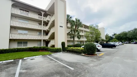 2404 Antigua Coconut Creek FL 33066