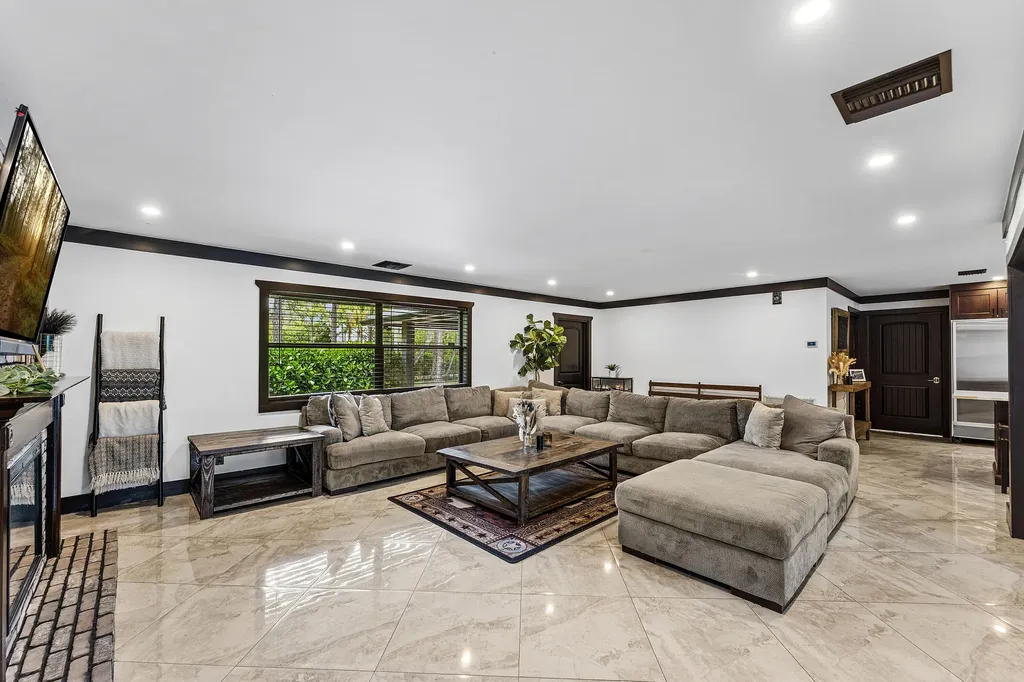 13530 N 59th Court Court N The Acreage FL 33411