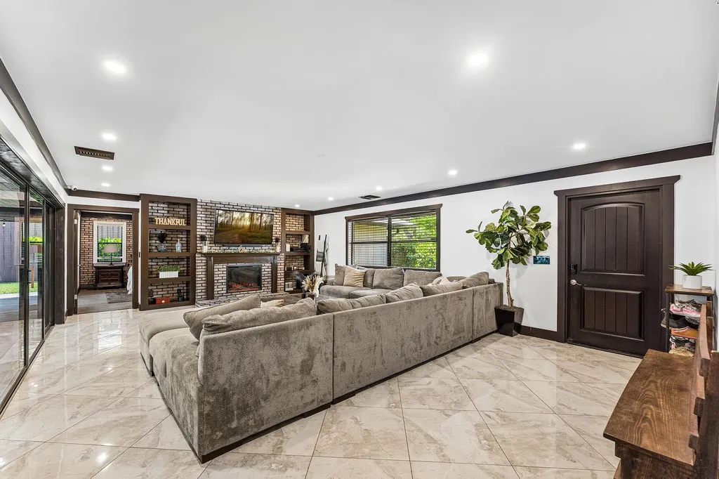 13530 N 59th Court Court N The Acreage FL 33411