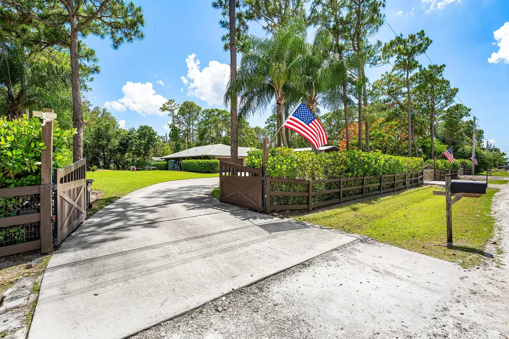 13530 59th Court N Loxahatchee FL 33411