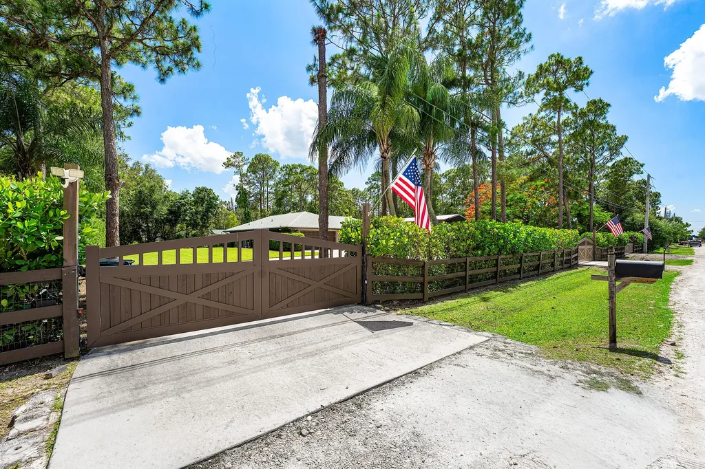 13530 N 59th Court Court N The Acreage FL 33411